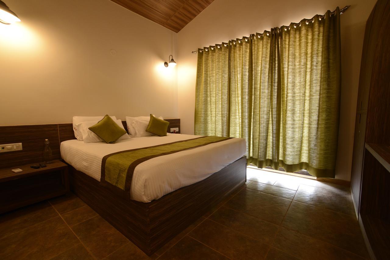 Feet Up Amaranth Resort Dāpoli Eksteriør bilde