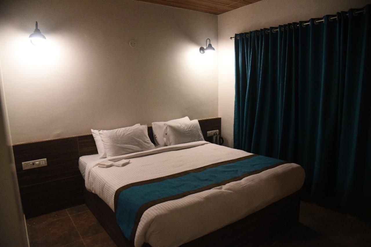 Feet Up Amaranth Resort Dāpoli Rom bilde